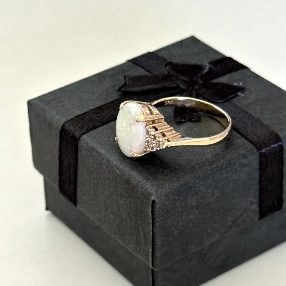 14K Yellow Gold White Fire Opal & Natural Diamonds Ladies Band Ring Size 6.5